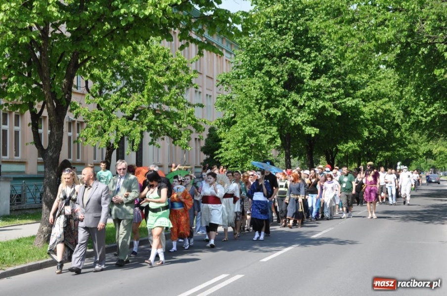 Zdjęcie w galerii na portalu naszraciborz.pl: Juwenalia rozpoczęte. Klucz przekazany wiadomości z regionu