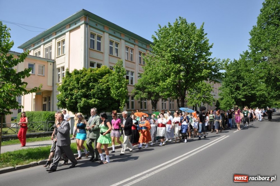 Zdjęcie w galerii na portalu naszraciborz.pl: Juwenalia rozpoczęte. Klucz przekazany wiadomości z regionu