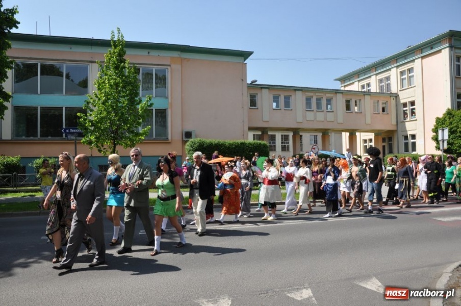 Zdjęcie w galerii na portalu naszraciborz.pl: Juwenalia rozpoczęte. Klucz przekazany wiadomości z regionu