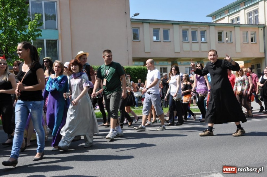 Zdjęcie w galerii na portalu naszraciborz.pl: Juwenalia rozpoczęte. Klucz przekazany wiadomości z regionu