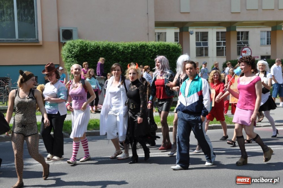 Zdjęcie w galerii na portalu naszraciborz.pl: Juwenalia rozpoczęte. Klucz przekazany wiadomości z regionu