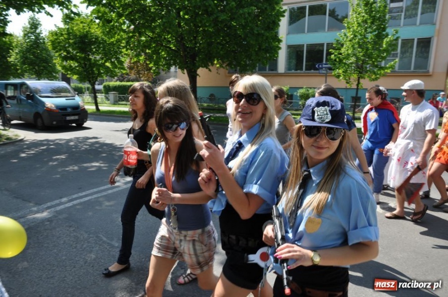 Zdjęcie w galerii na portalu naszraciborz.pl: Juwenalia rozpoczęte. Klucz przekazany wiadomości z regionu