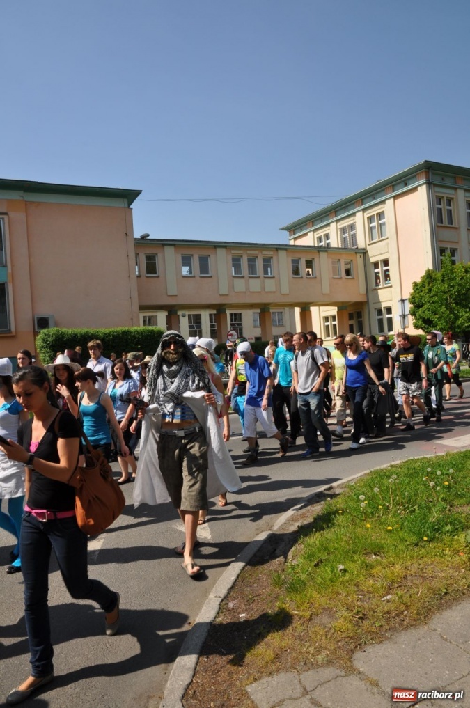 Zdjęcie w galerii na portalu naszraciborz.pl: Juwenalia rozpoczęte. Klucz przekazany wiadomości z regionu