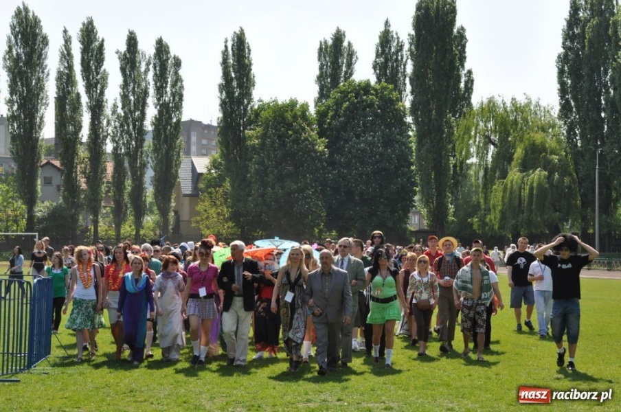 Zdjęcie w galerii na portalu naszraciborz.pl: Juwenalia rozpoczęte. Klucz przekazany wiadomości z regionu