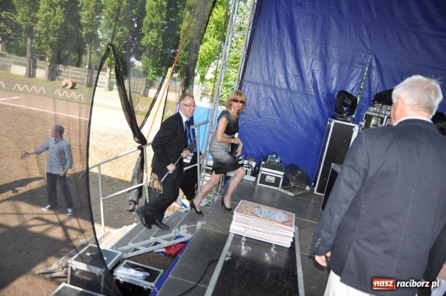 Zdjęcie w galerii na portalu naszraciborz.pl: Juwenalia rozpoczęte. Klucz przekazany wiadomości z regionu