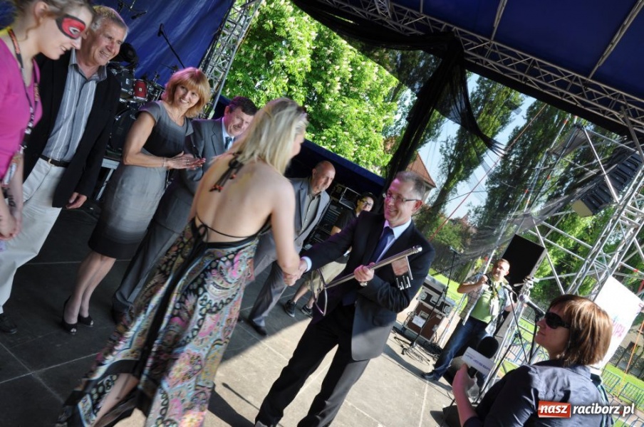 Zdjęcie w galerii na portalu naszraciborz.pl: Juwenalia rozpoczęte. Klucz przekazany wiadomości z regionu