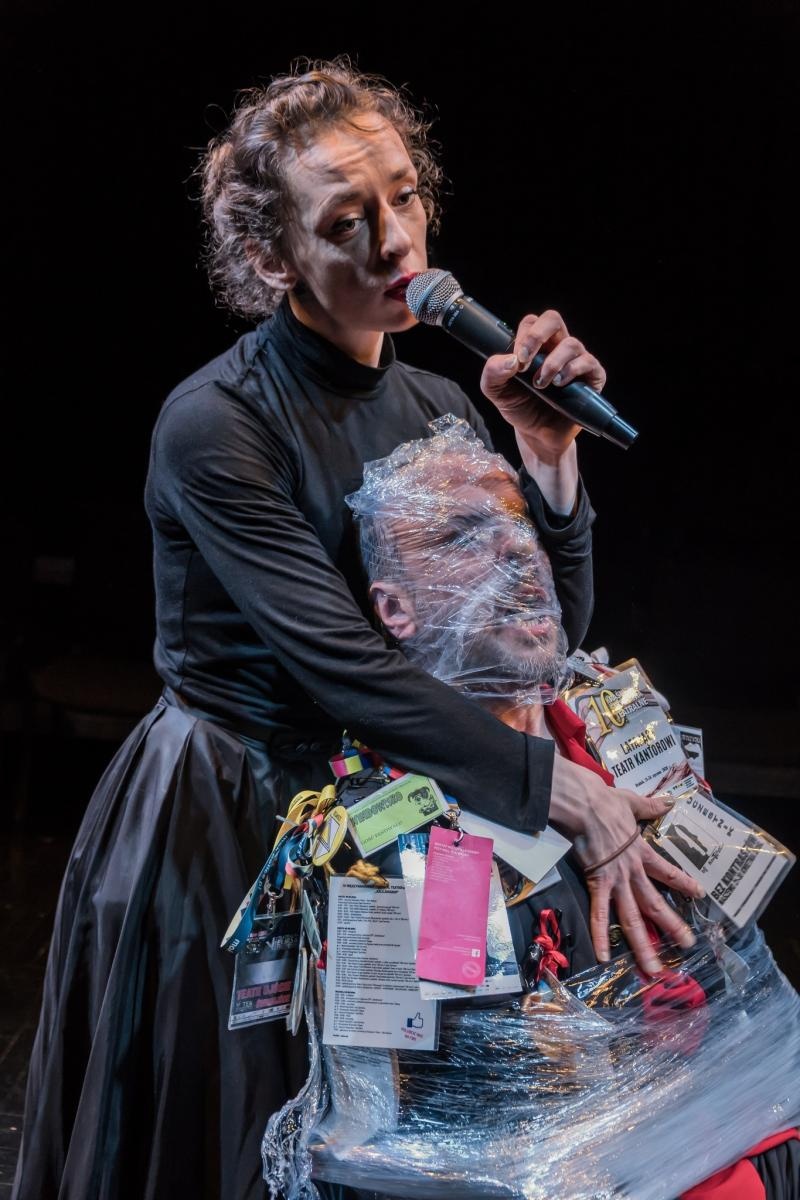 Zdjęcie w galerii na portalu naszraciborz.pl: Kapral W. Kościółku. Spektakl wyrzut w Raciborzu wiadomości z regionu