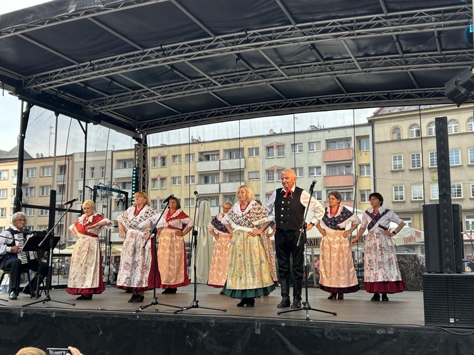 Zdjęcie w galerii na portalu naszraciborz.pl: ZPiT Strzecha im. Joli Rymszy rozpoczyna rok kulturalny serią spektakularnych występów wiadomości z regionu