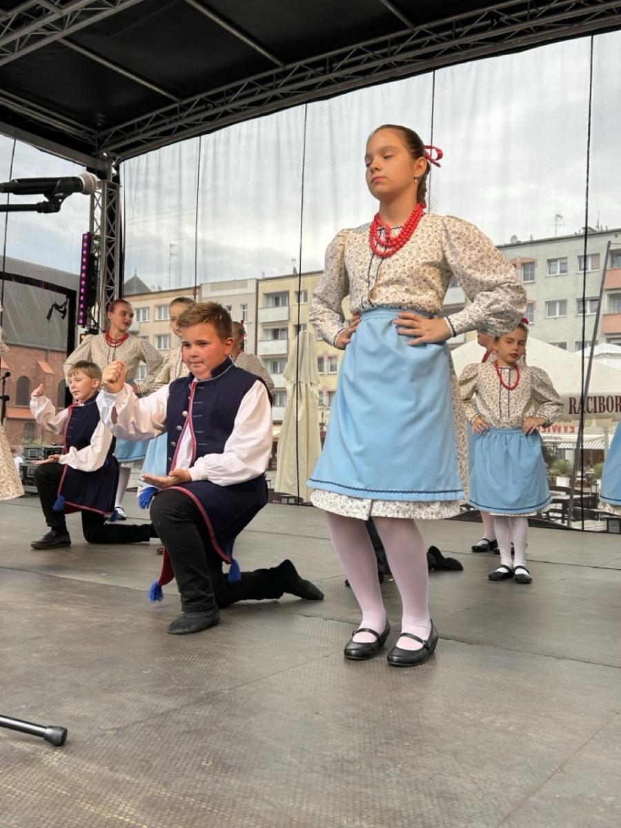 Zdjęcie w galerii na portalu naszraciborz.pl: ZPiT Strzecha im. Joli Rymszy rozpoczyna rok kulturalny serią spektakularnych występów wiadomości z regionu