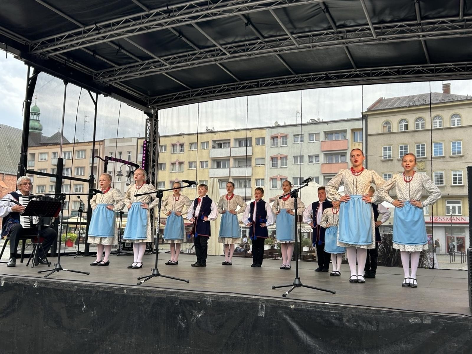 Zdjęcie w galerii na portalu naszraciborz.pl: ZPiT Strzecha im. Joli Rymszy rozpoczyna rok kulturalny serią spektakularnych występów wiadomości z regionu