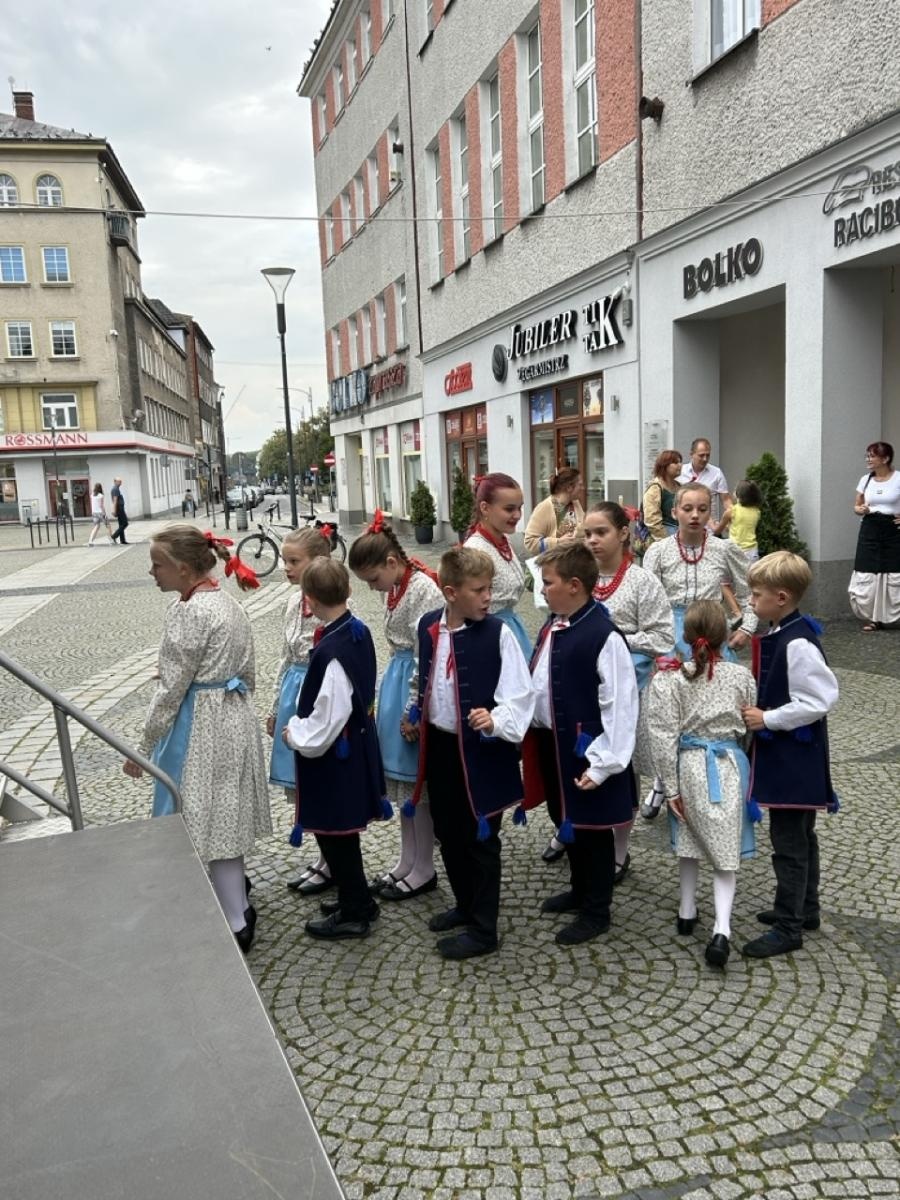 Zdjęcie w galerii na portalu naszraciborz.pl: ZPiT Strzecha im. Joli Rymszy rozpoczyna rok kulturalny serią spektakularnych występów wiadomości z regionu