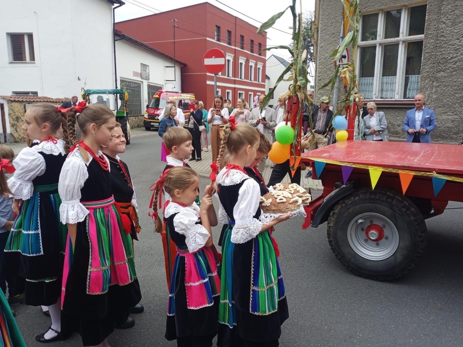 Zdjęcie w galerii na portalu naszraciborz.pl: ZPiT Strzecha im. Joli Rymszy rozpoczyna rok kulturalny serią spektakularnych występów wiadomości z regionu