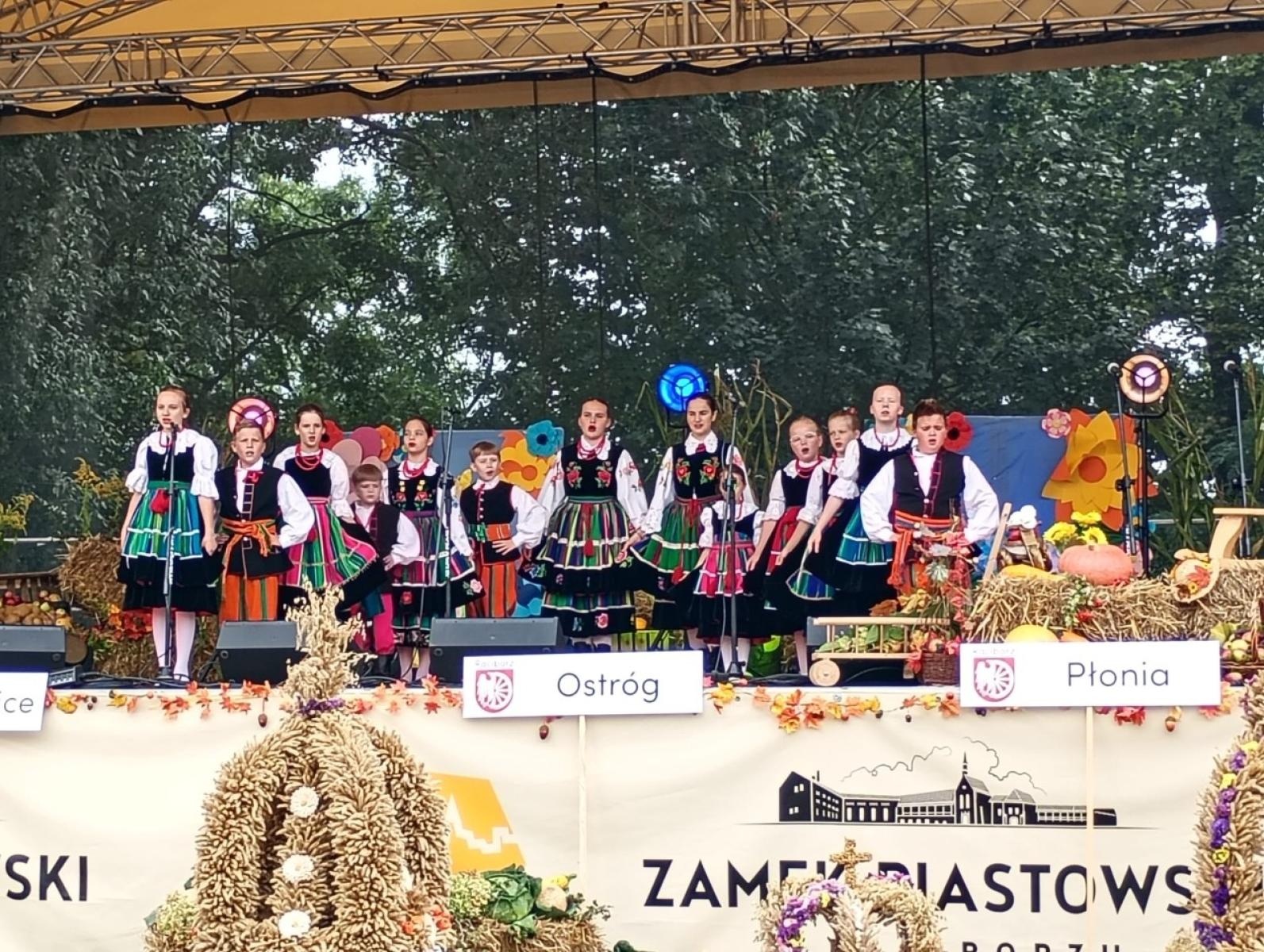 Zdjęcie w galerii na portalu naszraciborz.pl: ZPiT Strzecha im. Joli Rymszy rozpoczyna rok kulturalny serią spektakularnych występów wiadomości z regionu