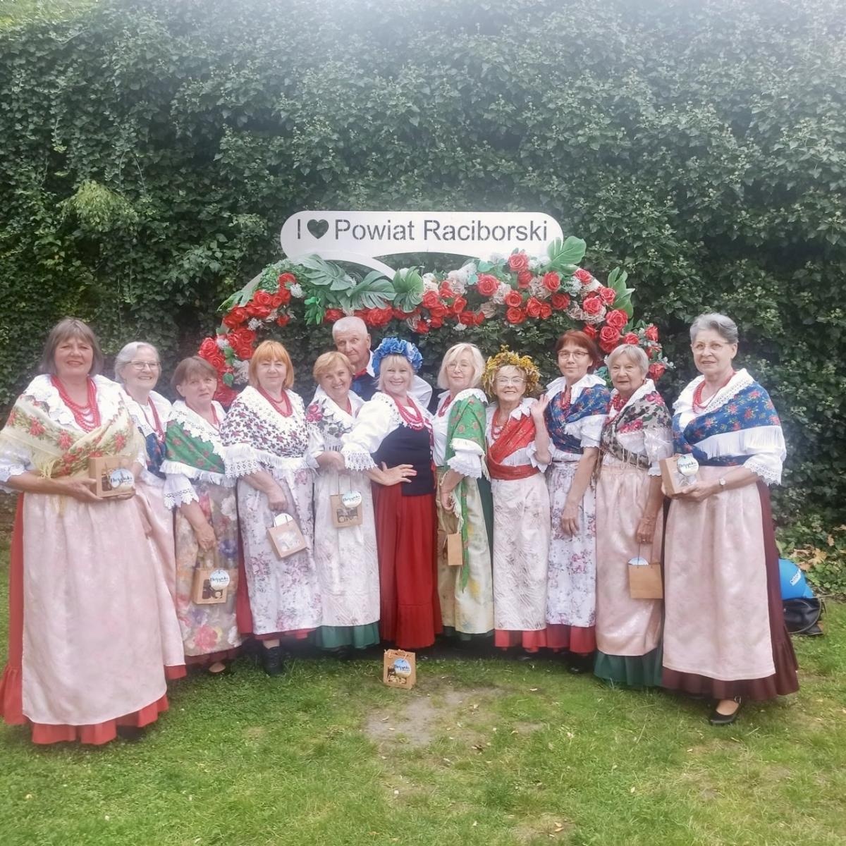 Zdjęcie w galerii na portalu naszraciborz.pl: ZPiT Strzecha im. Joli Rymszy rozpoczyna rok kulturalny serią spektakularnych występów wiadomości z regionu