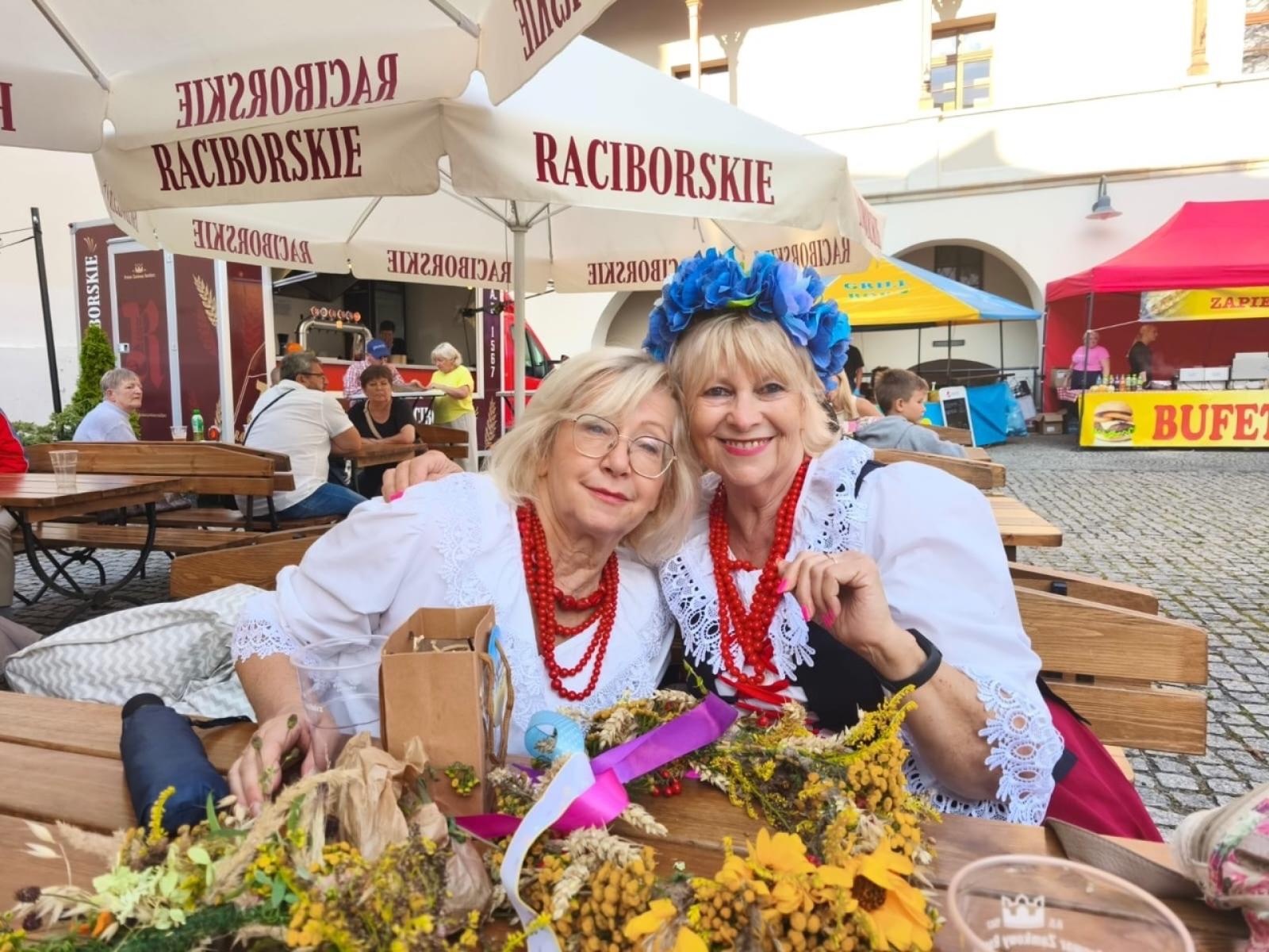 Zdjęcie w galerii na portalu naszraciborz.pl: ZPiT Strzecha im. Joli Rymszy rozpoczyna rok kulturalny serią spektakularnych występów wiadomości z regionu