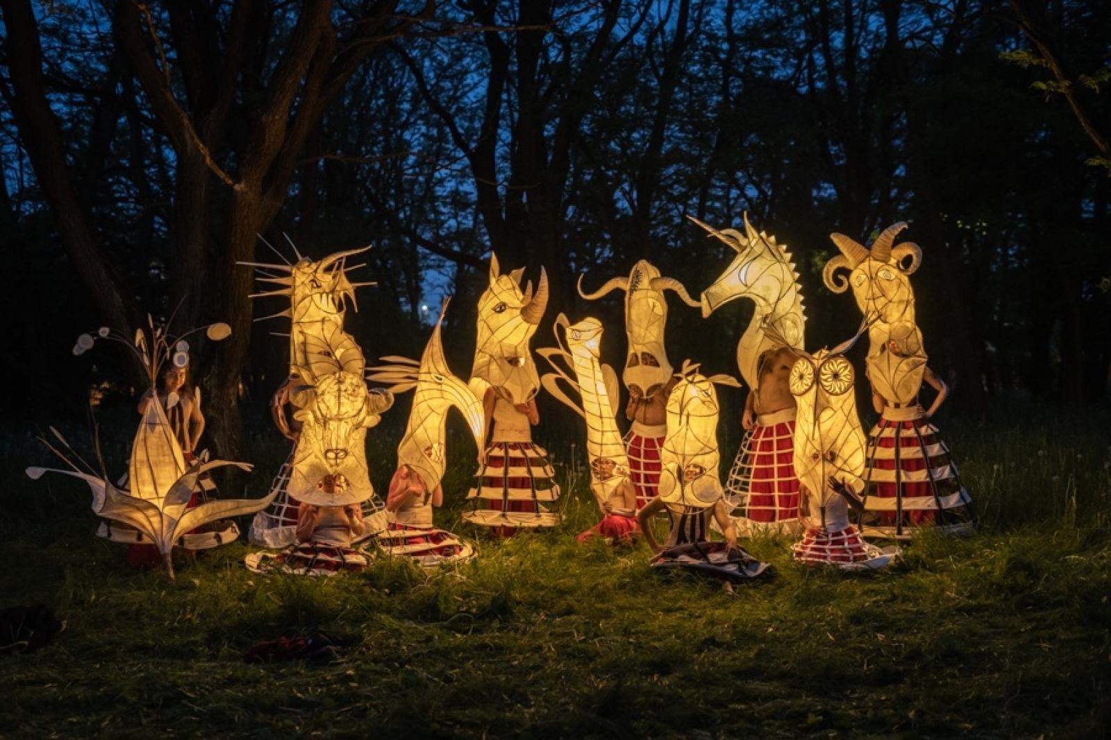 Zdjęcie w galerii na portalu naszraciborz.pl: Tworzenie lampionów i nocna parada w Raciborzu wiadomości z regionu