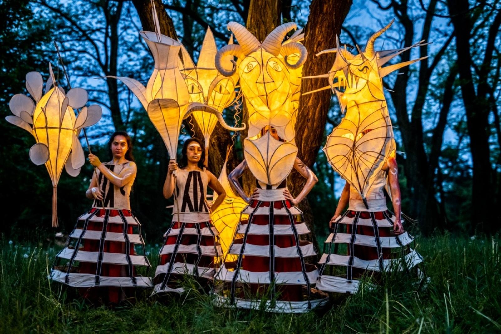 Zdjęcie w galerii na portalu naszraciborz.pl: Tworzenie lampionów i nocna parada w Raciborzu wiadomości z regionu