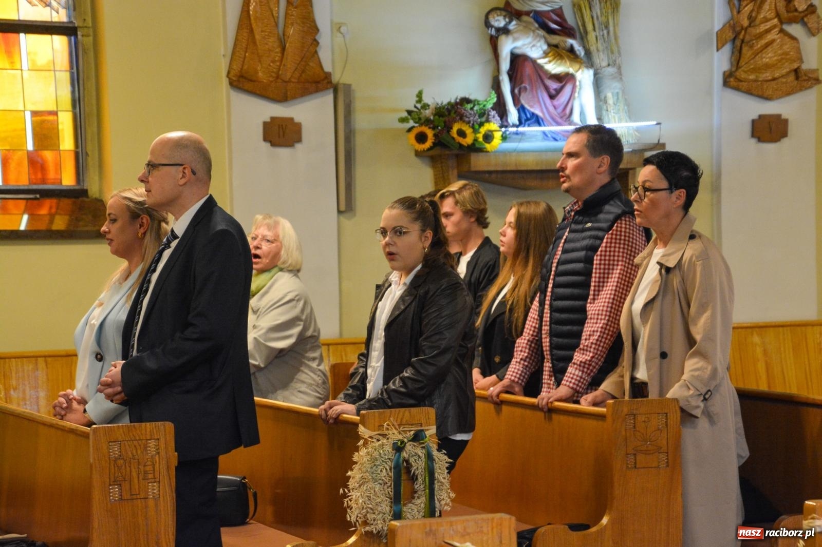 Zdjęcie w galerii na portalu naszraciborz.pl: Szkoła Podstawowa nr 2 na Płoni świętuje 80 lat. Jubileusz z historią, mszą i festynem wiadomości z regionu
