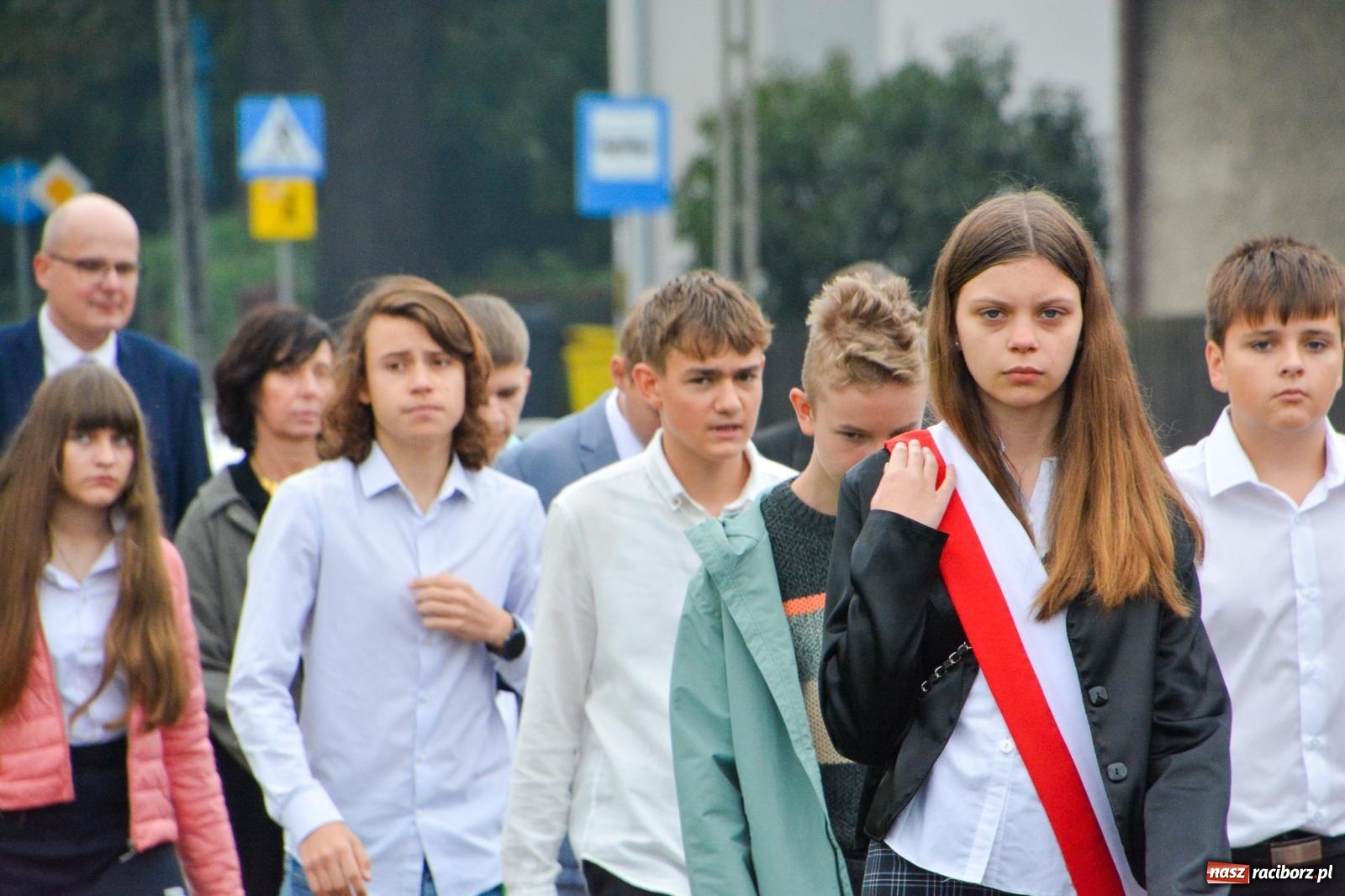 Zdjęcie w galerii na portalu naszraciborz.pl: Szkoła Podstawowa nr 2 na Płoni świętuje 80 lat. Jubileusz z historią, mszą i festynem wiadomości z regionu