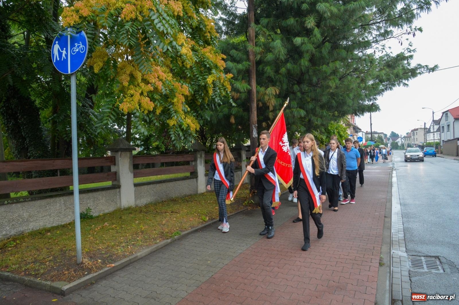 Zdjęcie w galerii na portalu naszraciborz.pl: Szkoła Podstawowa nr 2 na Płoni świętuje 80 lat. Jubileusz z historią, mszą i festynem wiadomości z regionu