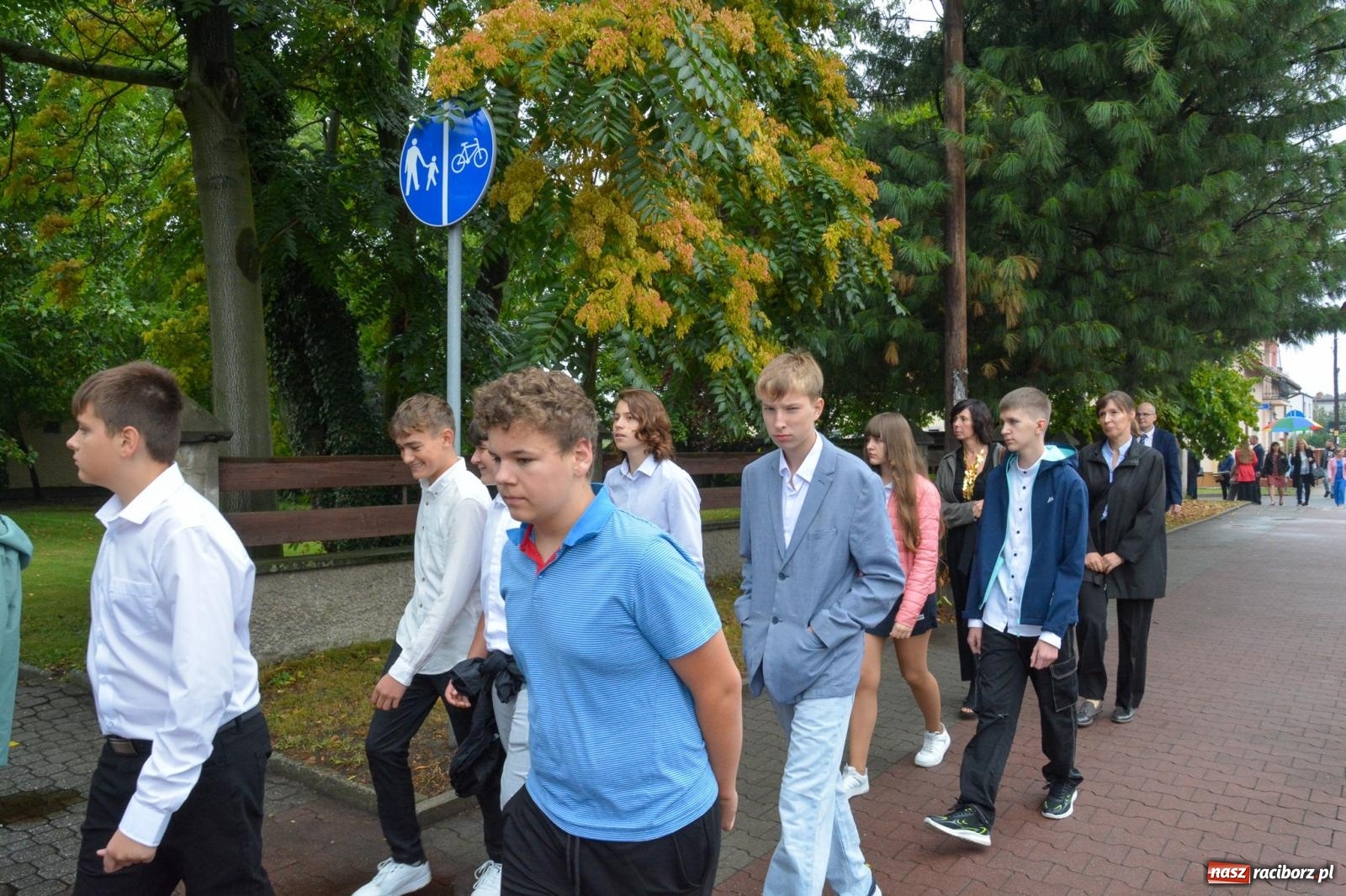 Zdjęcie w galerii na portalu naszraciborz.pl: Szkoła Podstawowa nr 2 na Płoni świętuje 80 lat. Jubileusz z historią, mszą i festynem wiadomości z regionu