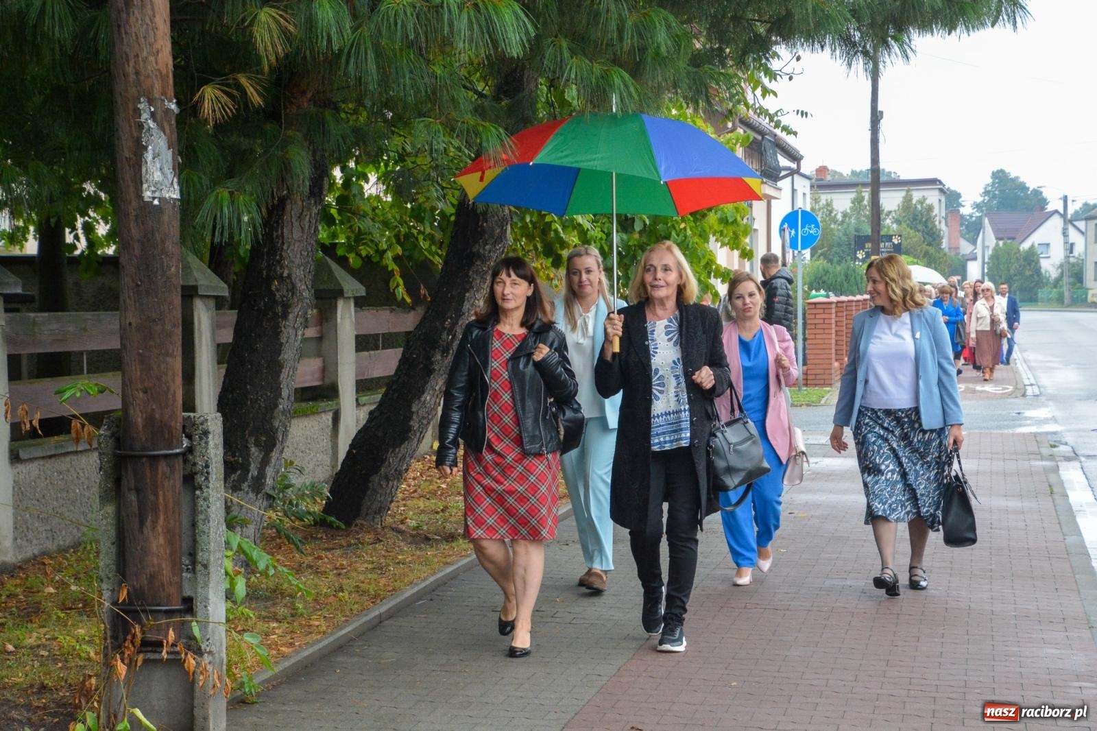 Zdjęcie w galerii na portalu naszraciborz.pl: Szkoła Podstawowa nr 2 na Płoni świętuje 80 lat. Jubileusz z historią, mszą i festynem wiadomości z regionu
