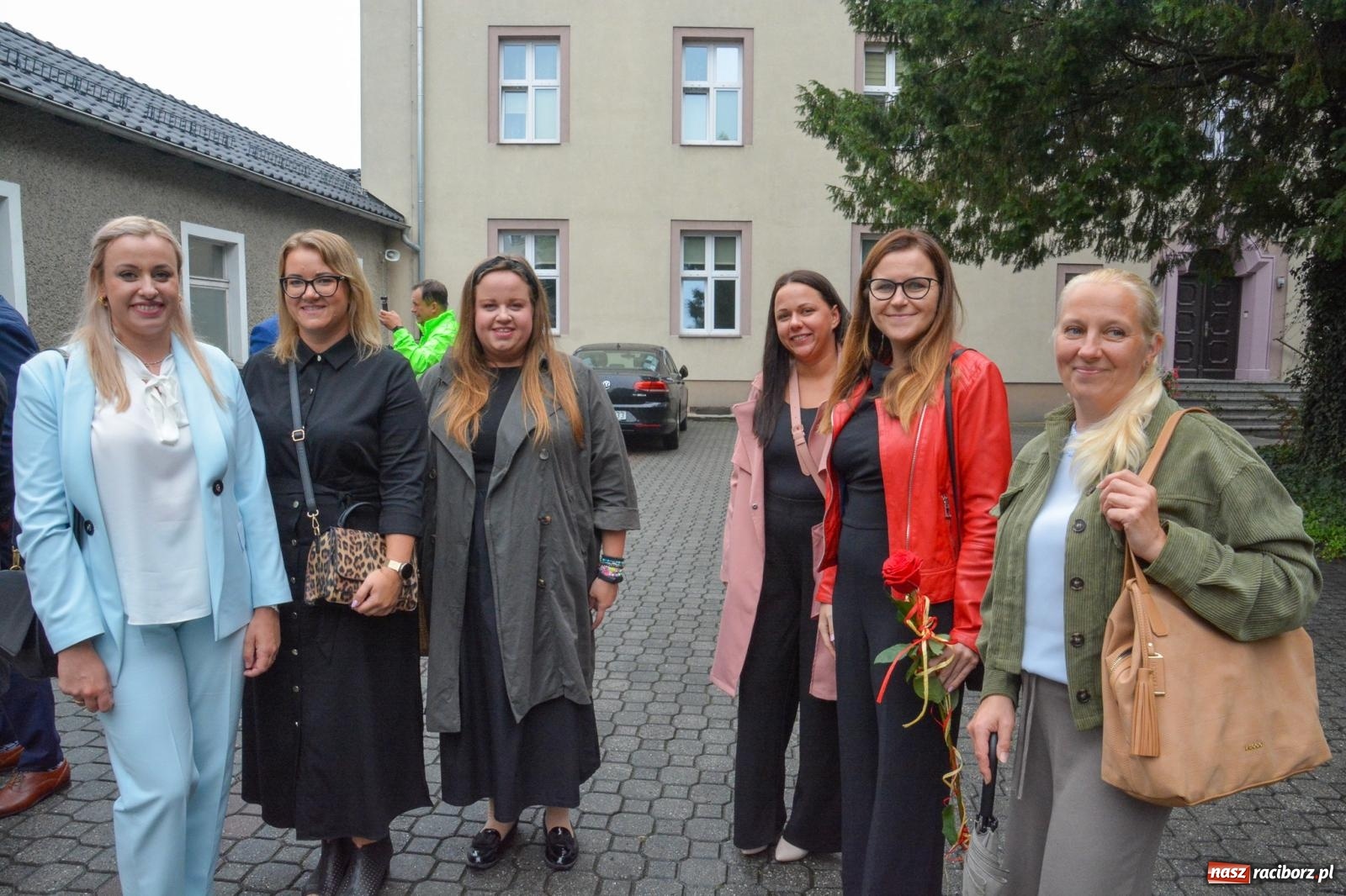 Zdjęcie w galerii na portalu naszraciborz.pl: Szkoła Podstawowa nr 2 na Płoni świętuje 80 lat. Jubileusz z historią, mszą i festynem wiadomości z regionu