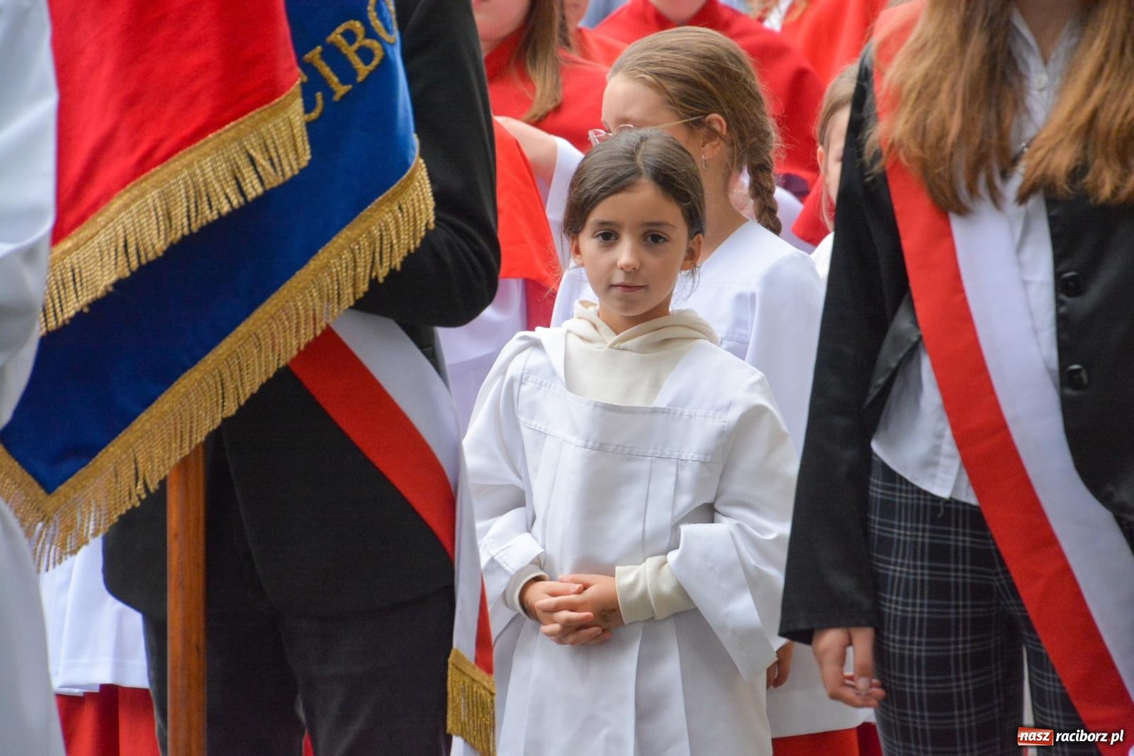 Zdjęcie w galerii na portalu naszraciborz.pl: Szkoła Podstawowa nr 2 na Płoni świętuje 80 lat. Jubileusz z historią, mszą i festynem wiadomości z regionu
