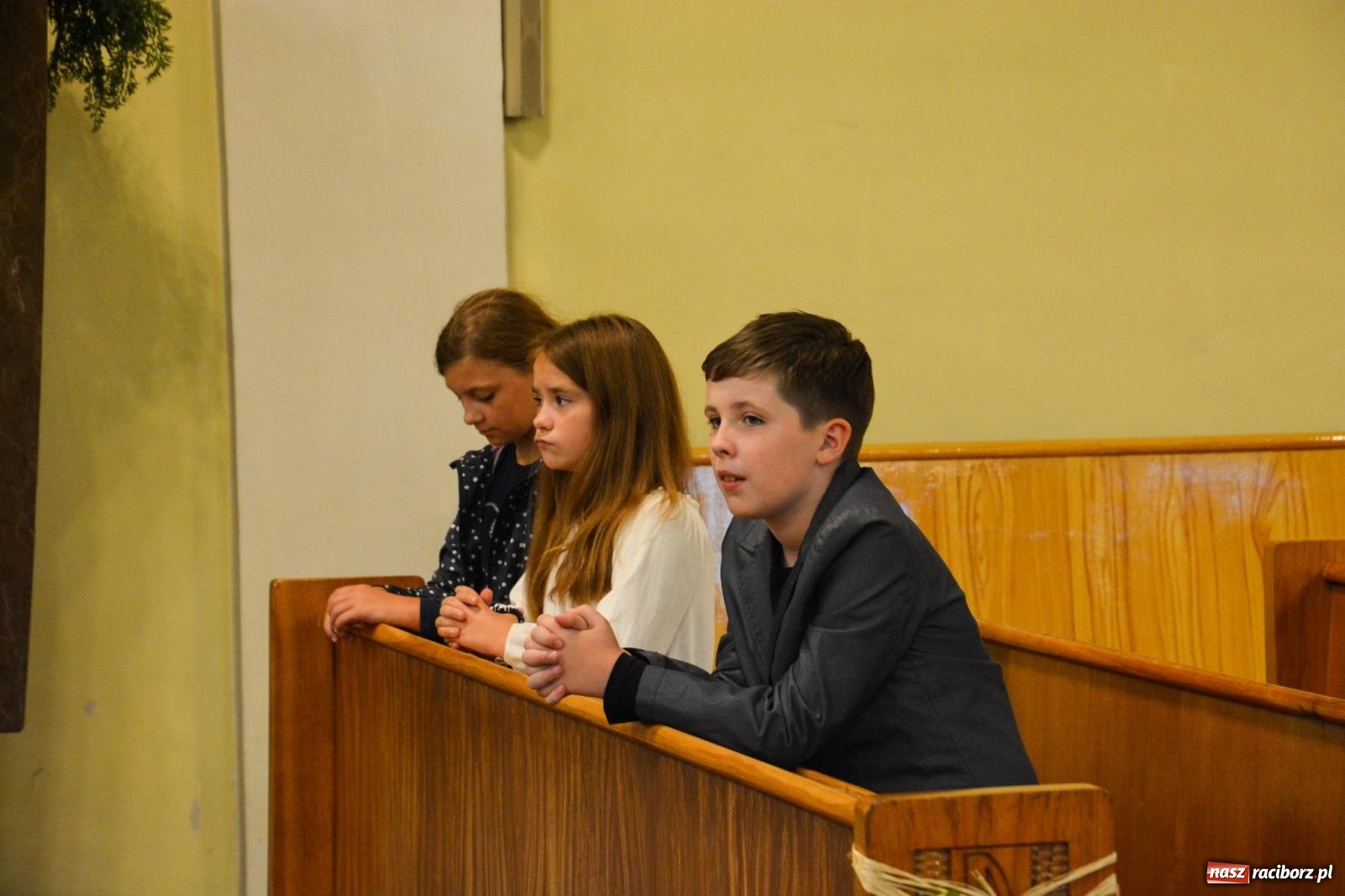 Zdjęcie w galerii na portalu naszraciborz.pl: Szkoła Podstawowa nr 2 na Płoni świętuje 80 lat. Jubileusz z historią, mszą i festynem wiadomości z regionu