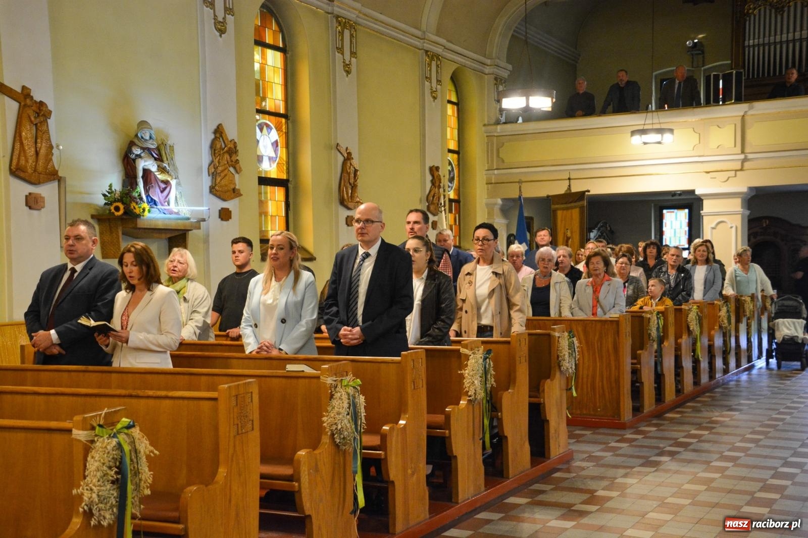 Zdjęcie w galerii na portalu naszraciborz.pl: Szkoła Podstawowa nr 2 na Płoni świętuje 80 lat. Jubileusz z historią, mszą i festynem wiadomości z regionu