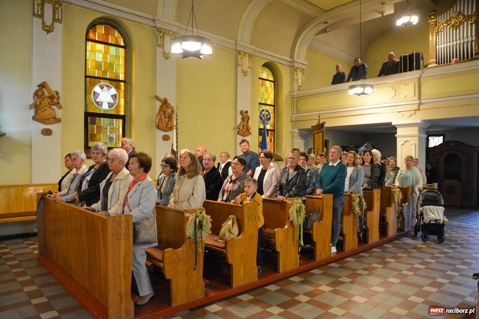Zdjęcie w galerii na portalu naszraciborz.pl: Szkoła Podstawowa nr 2 na Płoni świętuje 80 lat. Jubileusz z historią, mszą i festynem wiadomości z regionu
