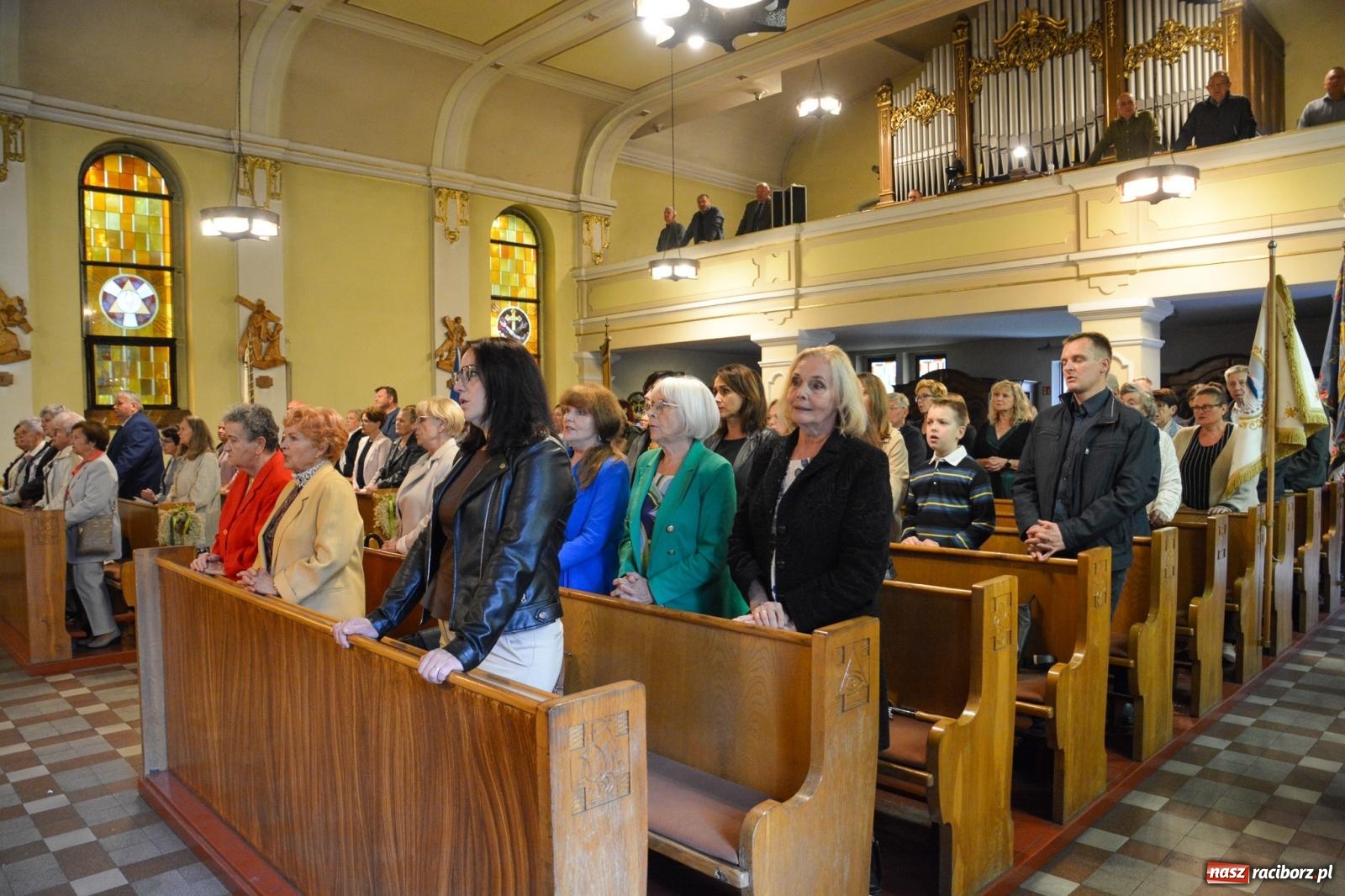 Zdjęcie w galerii na portalu naszraciborz.pl: Szkoła Podstawowa nr 2 na Płoni świętuje 80 lat. Jubileusz z historią, mszą i festynem wiadomości z regionu