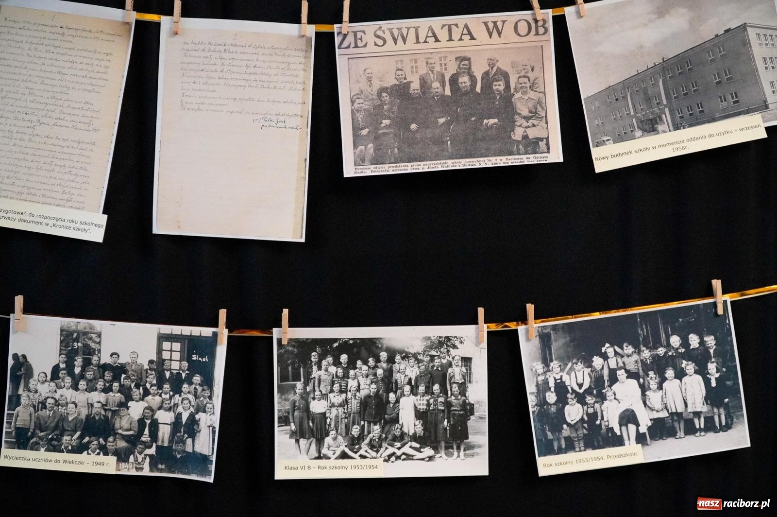 Zdjęcie w galerii na portalu naszraciborz.pl: Szkoła Podstawowa nr 2 na Płoni świętuje 80 lat. Jubileusz z historią, mszą i festynem wiadomości z regionu