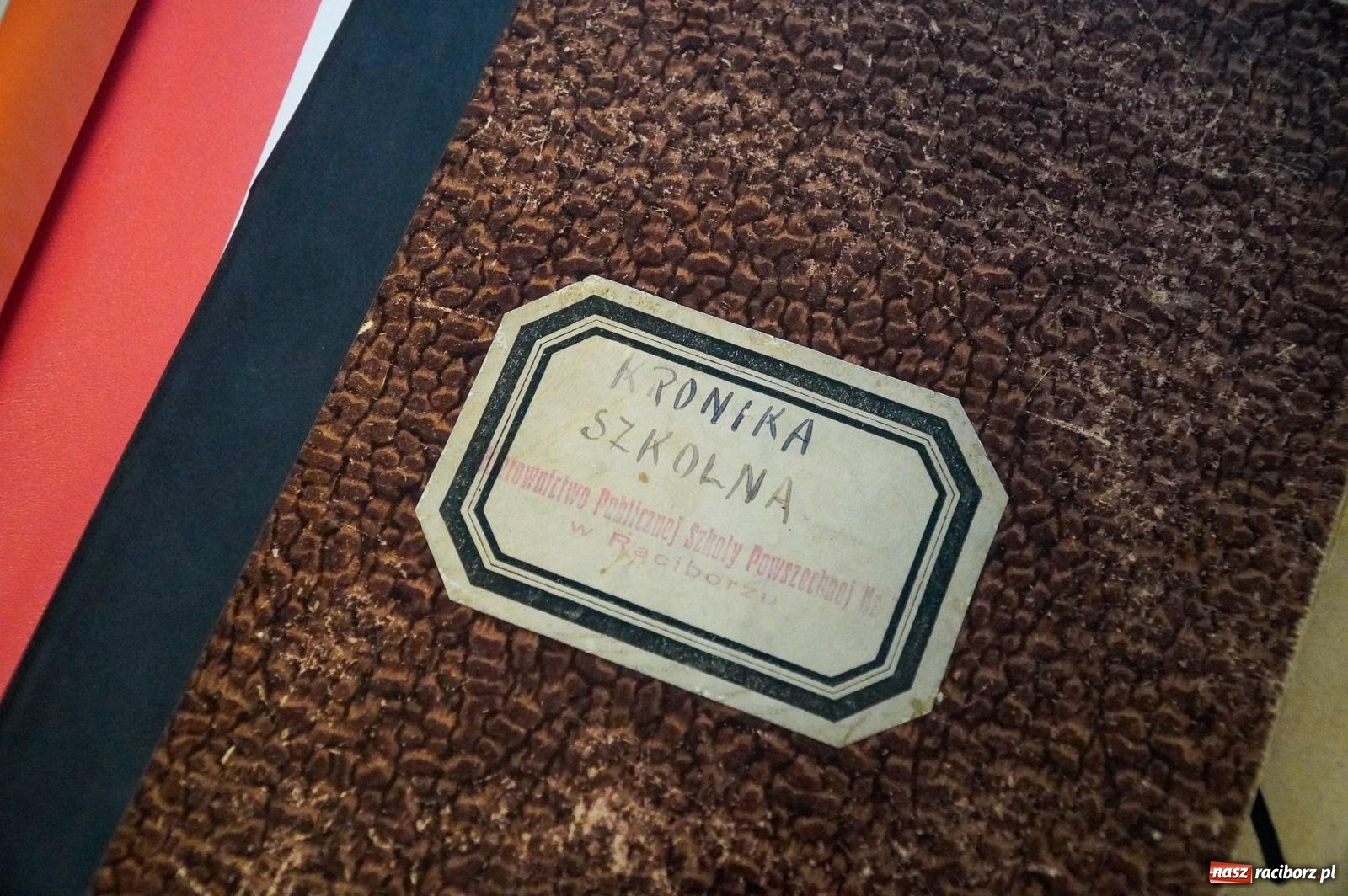 Zdjęcie w galerii na portalu naszraciborz.pl: Szkoła Podstawowa nr 2 na Płoni świętuje 80 lat. Jubileusz z historią, mszą i festynem wiadomości z regionu