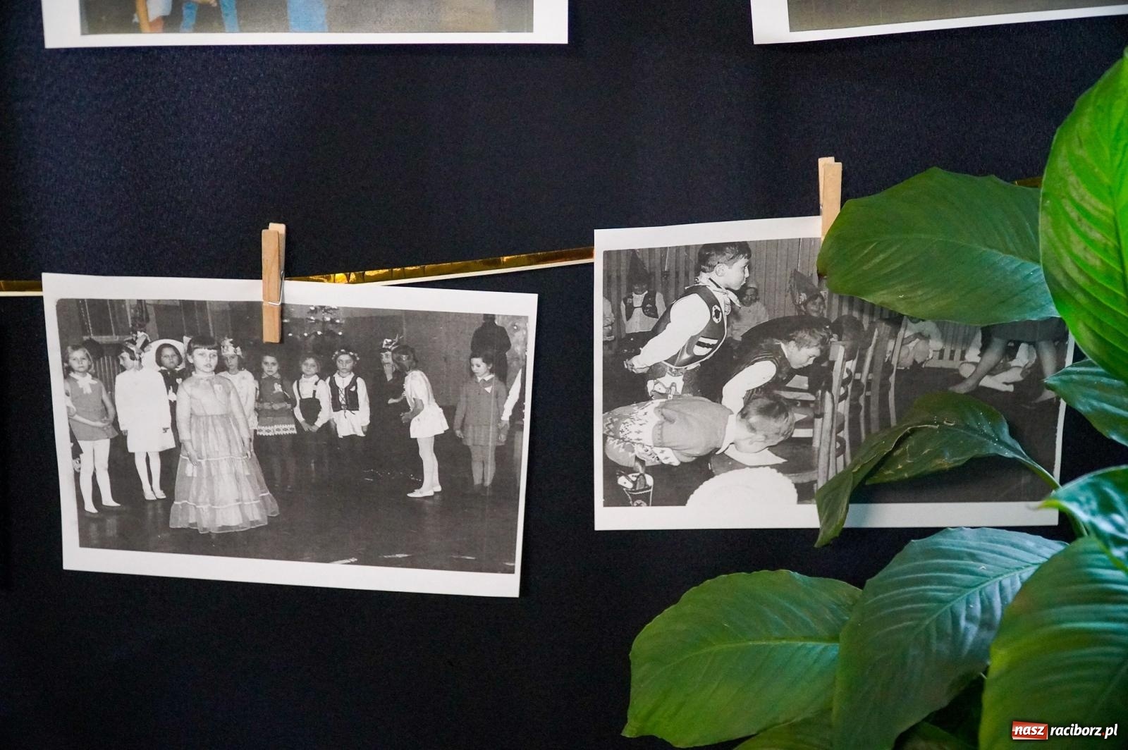 Zdjęcie w galerii na portalu naszraciborz.pl: Szkoła Podstawowa nr 2 na Płoni świętuje 80 lat. Jubileusz z historią, mszą i festynem wiadomości z regionu