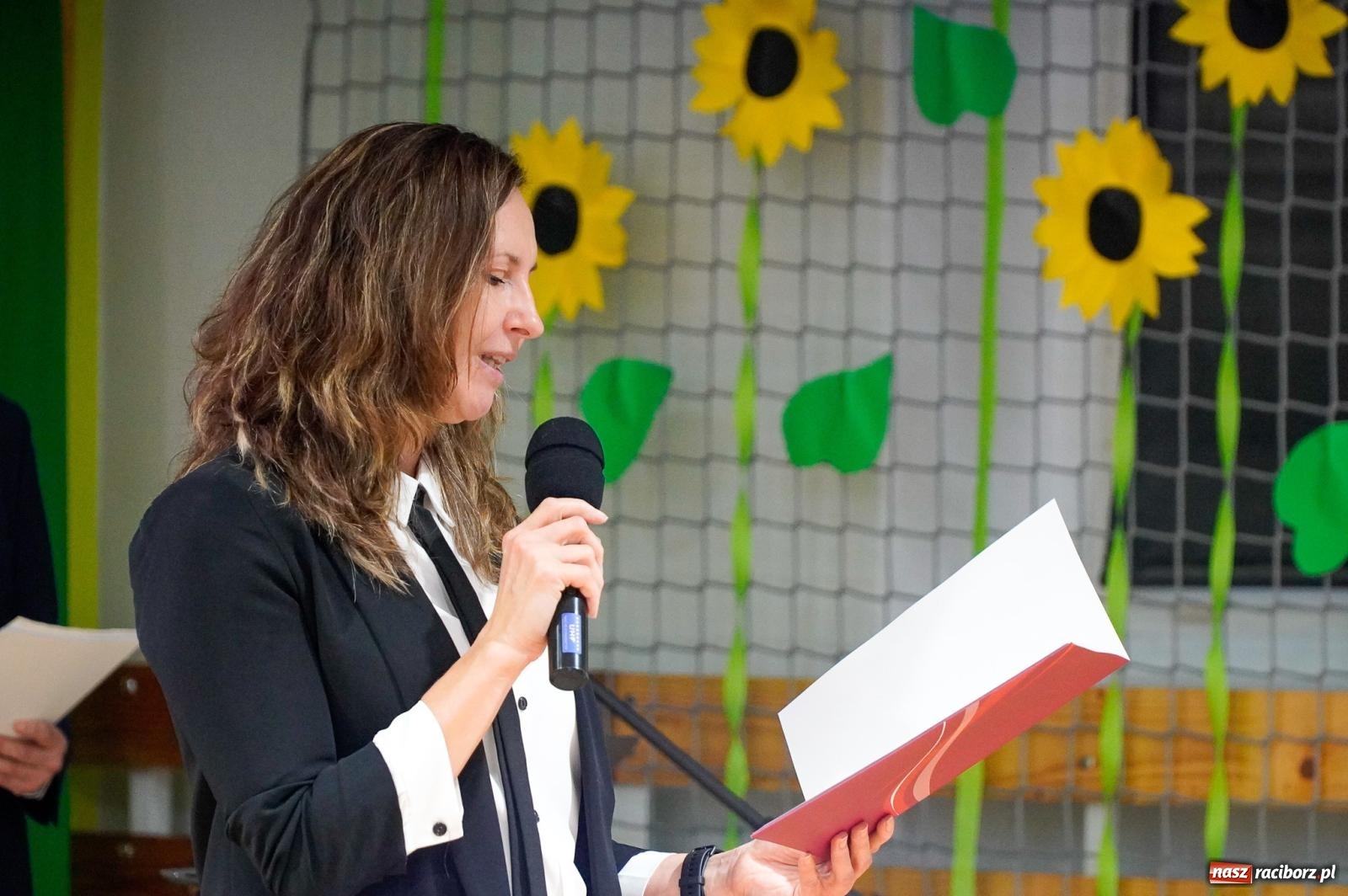 Zdjęcie w galerii na portalu naszraciborz.pl: Szkoła Podstawowa nr 2 na Płoni świętuje 80 lat. Jubileusz z historią, mszą i festynem wiadomości z regionu