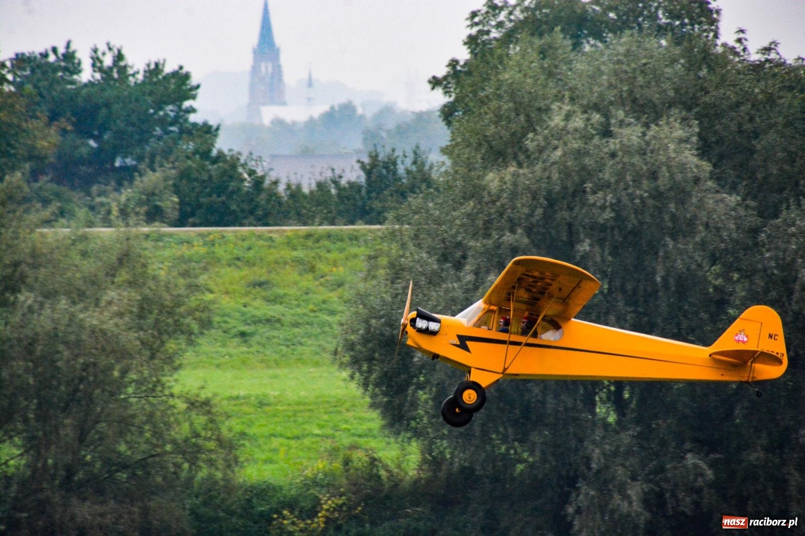 Zdjęcie w galerii na portalu naszraciborz.pl: Deszcz nie przegonił modelarzy. Trwa RC AirShow [FOTO i WIDEO] wiadomości z regionu