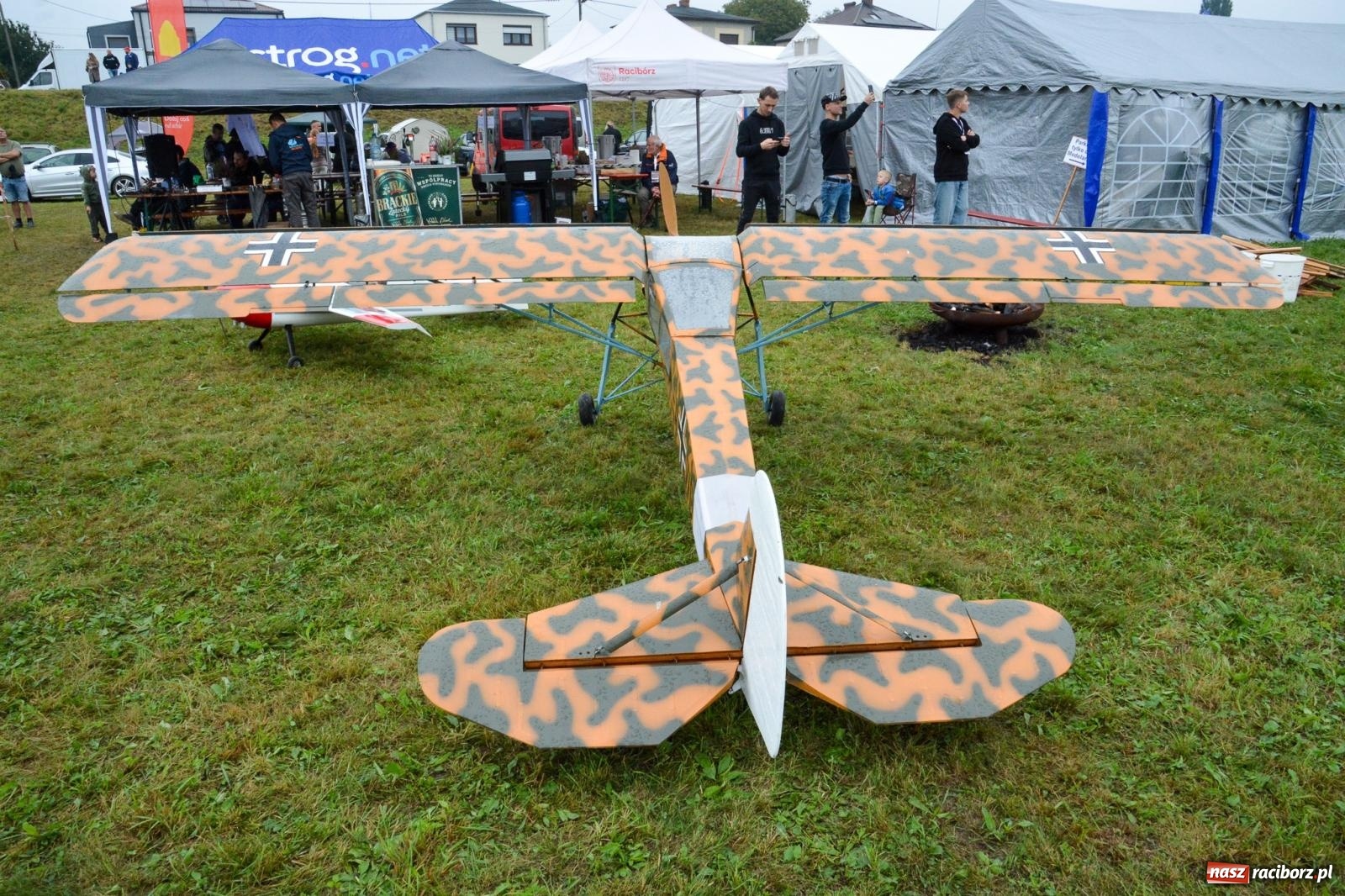 Zdjęcie w galerii na portalu naszraciborz.pl: Deszcz nie przegonił modelarzy. Trwa RC AirShow [FOTO i WIDEO] wiadomości z regionu