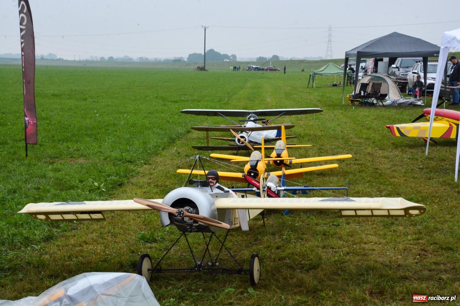 Zdjęcie w galerii na portalu naszraciborz.pl: Deszcz nie przegonił modelarzy. Trwa RC AirShow [FOTO i WIDEO] wiadomości z regionu