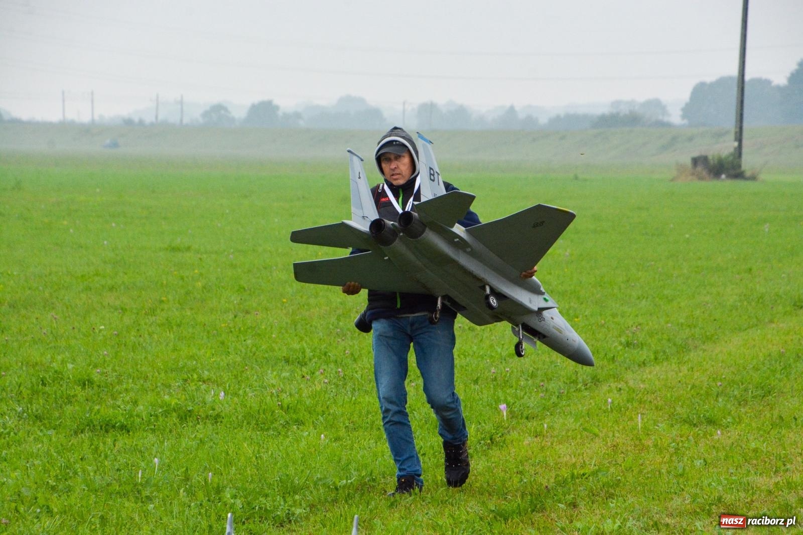 Zdjęcie w galerii na portalu naszraciborz.pl: Deszcz nie przegonił modelarzy. Trwa RC AirShow [FOTO i WIDEO] wiadomości z regionu
