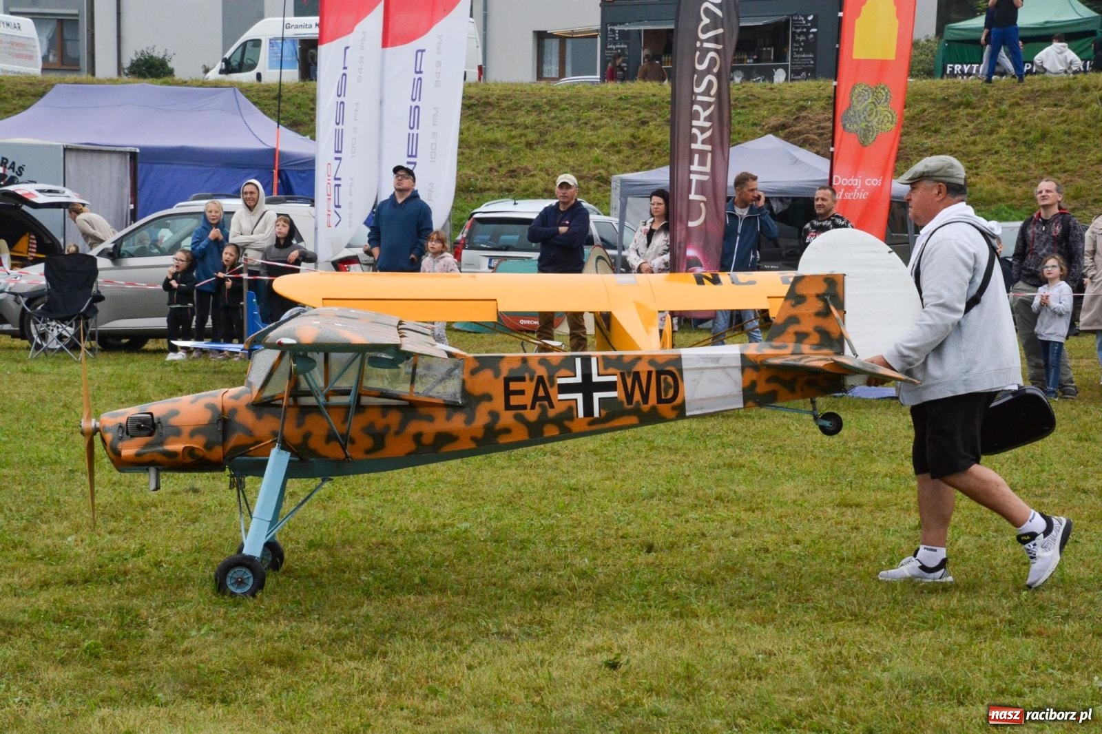 Zdjęcie w galerii na portalu naszraciborz.pl: Deszcz nie przegonił modelarzy. Trwa RC AirShow [FOTO i WIDEO] wiadomości z regionu