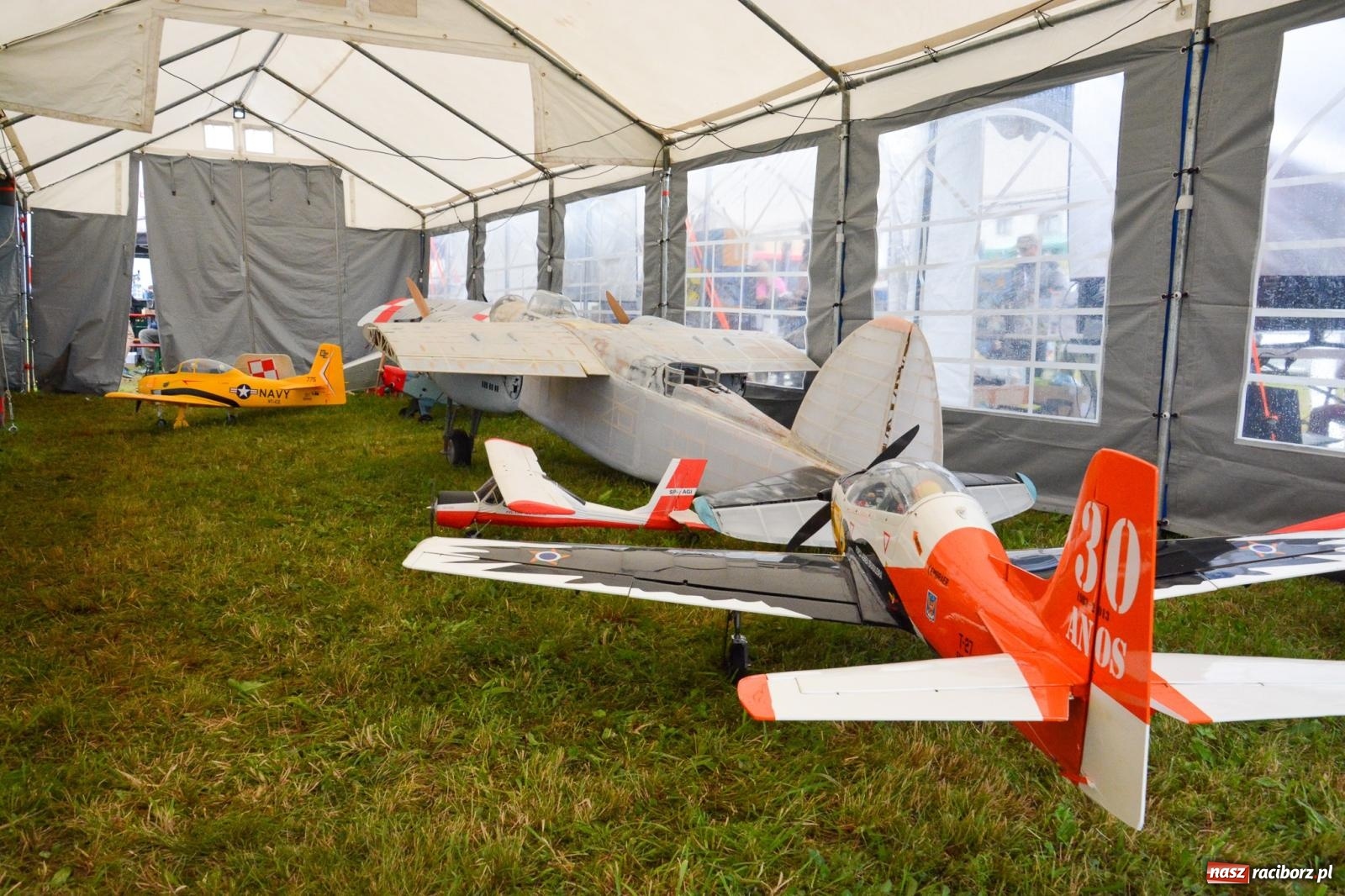 Zdjęcie w galerii na portalu naszraciborz.pl: Deszcz nie przegonił modelarzy. Trwa RC AirShow [FOTO i WIDEO] wiadomości z regionu