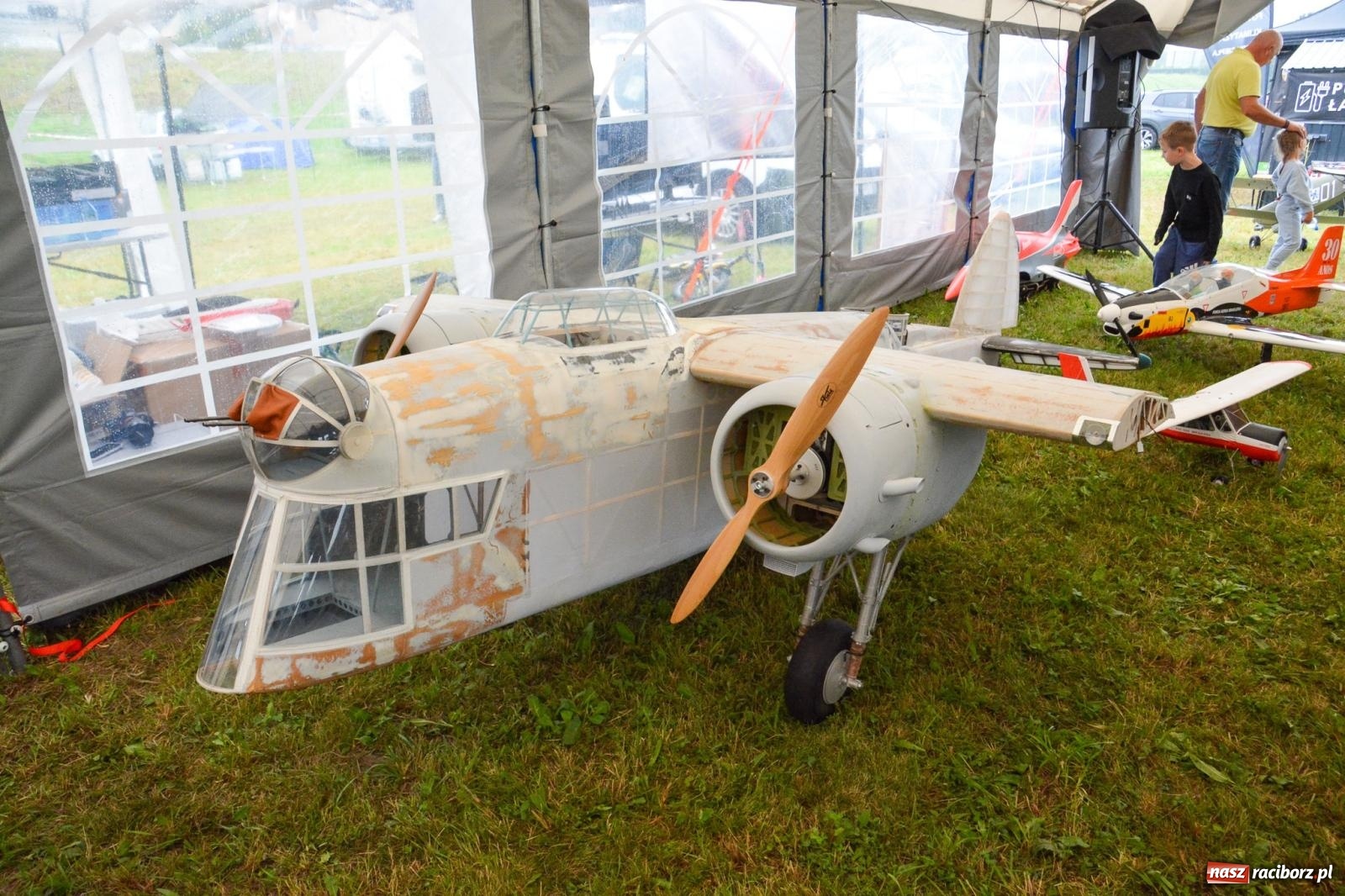 Zdjęcie w galerii na portalu naszraciborz.pl: Deszcz nie przegonił modelarzy. Trwa RC AirShow [FOTO i WIDEO] wiadomości z regionu