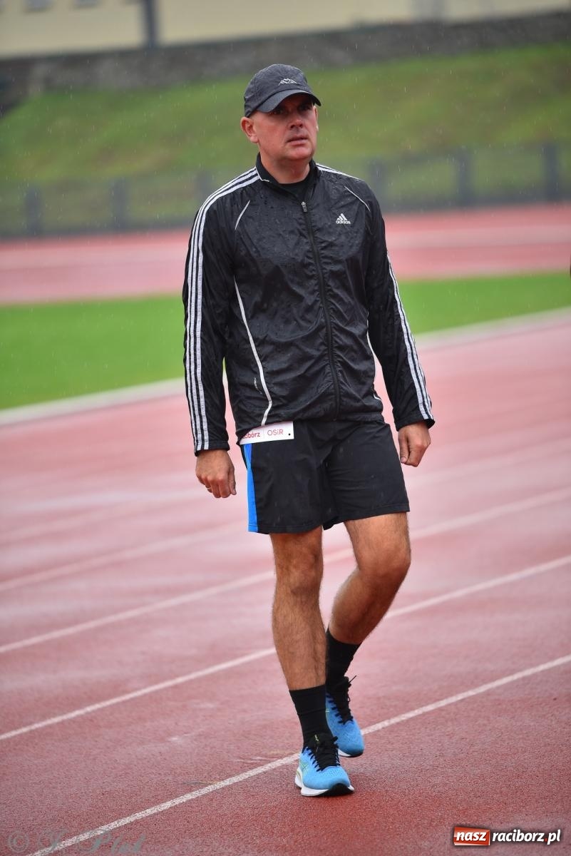 Zdjęcie w galerii na portalu naszraciborz.pl: Ruszyła 5. edycja Fun z EasyRun 24 Nonstop w Raciborzu wiadomości z regionu