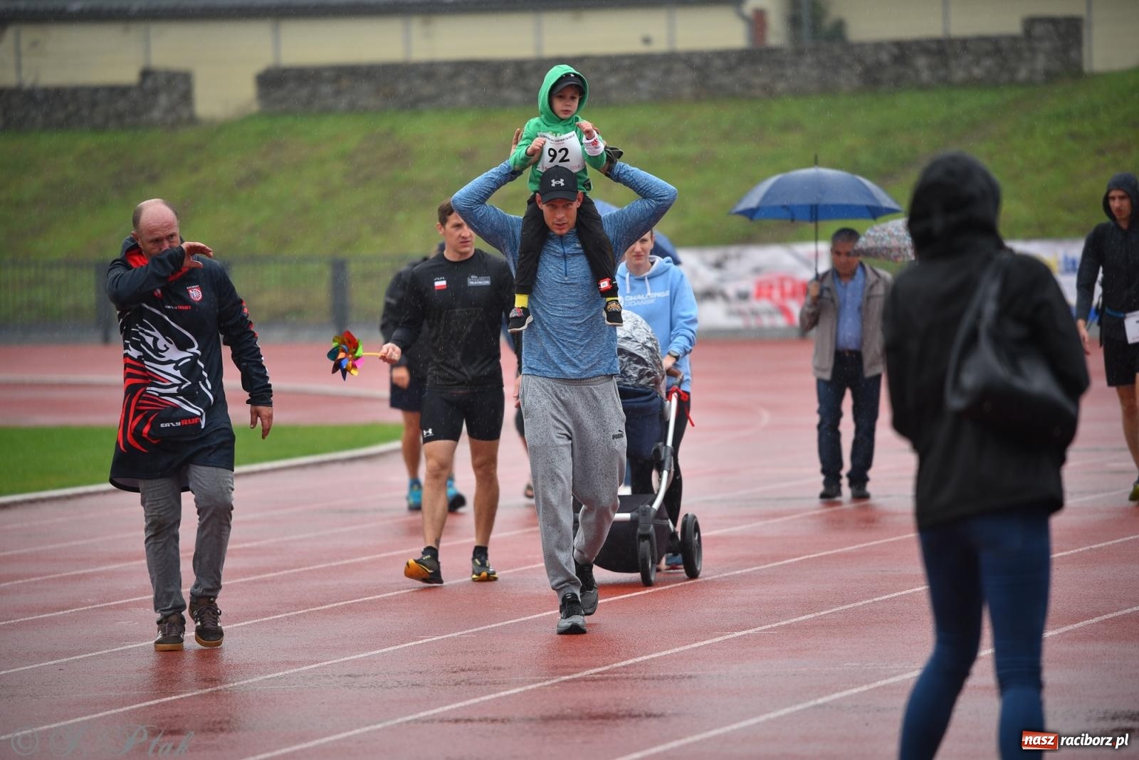 Zdjęcie w galerii na portalu naszraciborz.pl: Ruszyła 5. edycja Fun z EasyRun 24 Nonstop w Raciborzu wiadomości z regionu