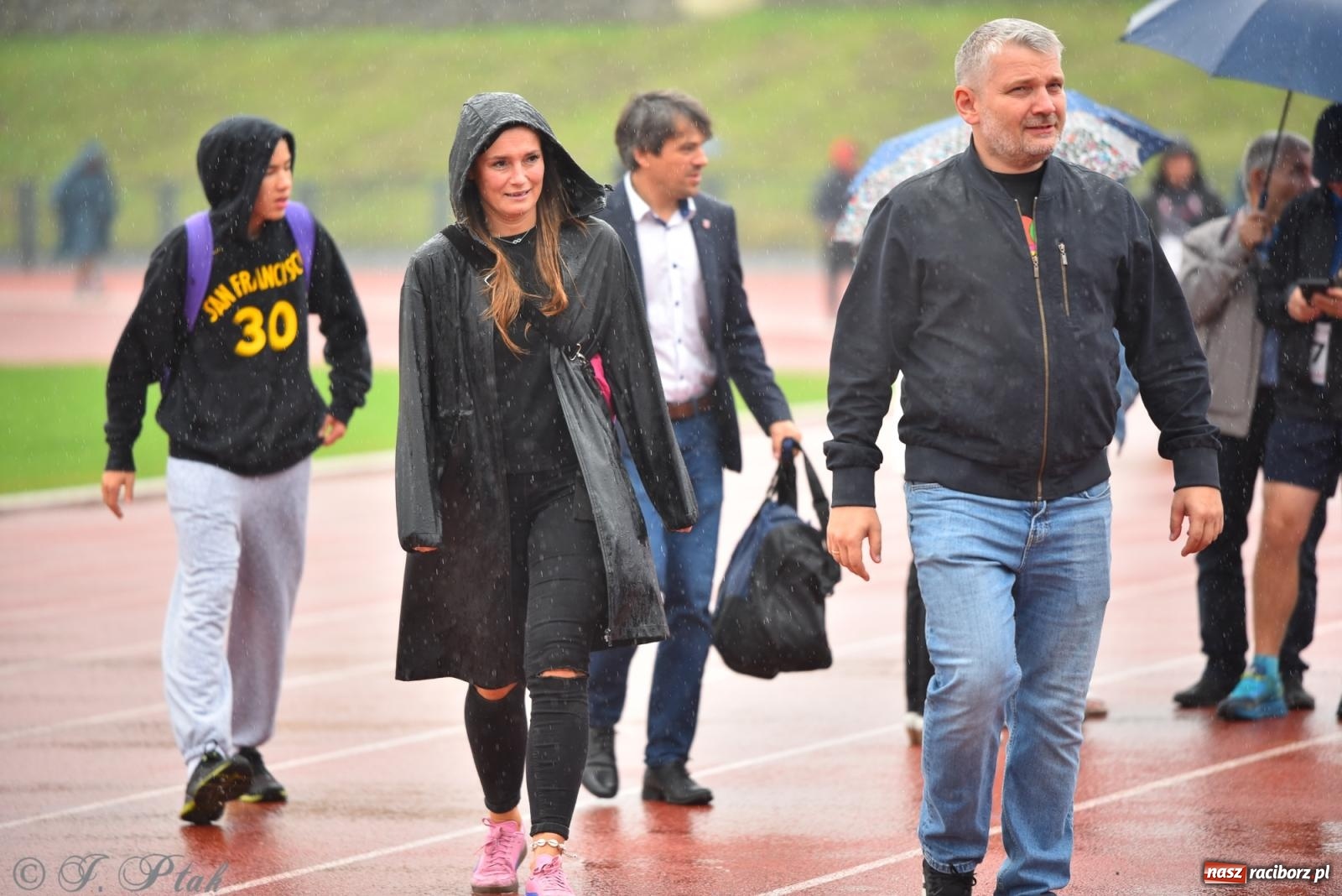 Zdjęcie w galerii na portalu naszraciborz.pl: Ruszyła 5. edycja Fun z EasyRun 24 Nonstop w Raciborzu wiadomości z regionu