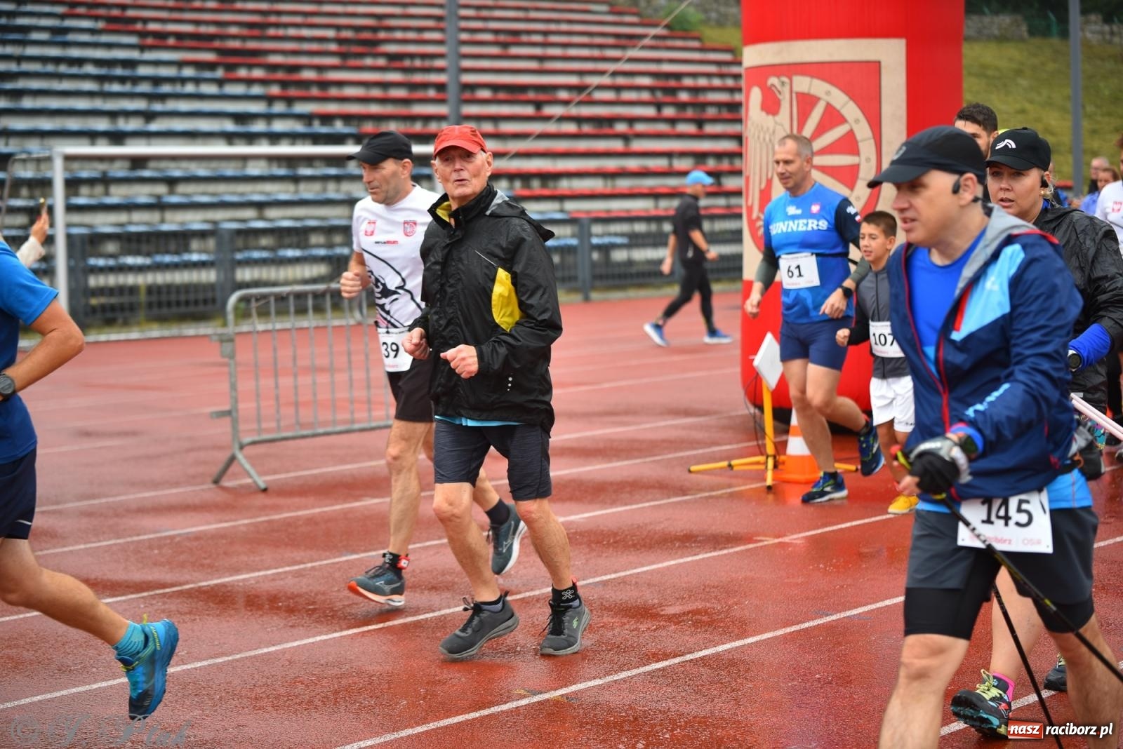 Zdjęcie w galerii na portalu naszraciborz.pl: Ruszyła 5. edycja Fun z EasyRun 24 Nonstop w Raciborzu wiadomości z regionu