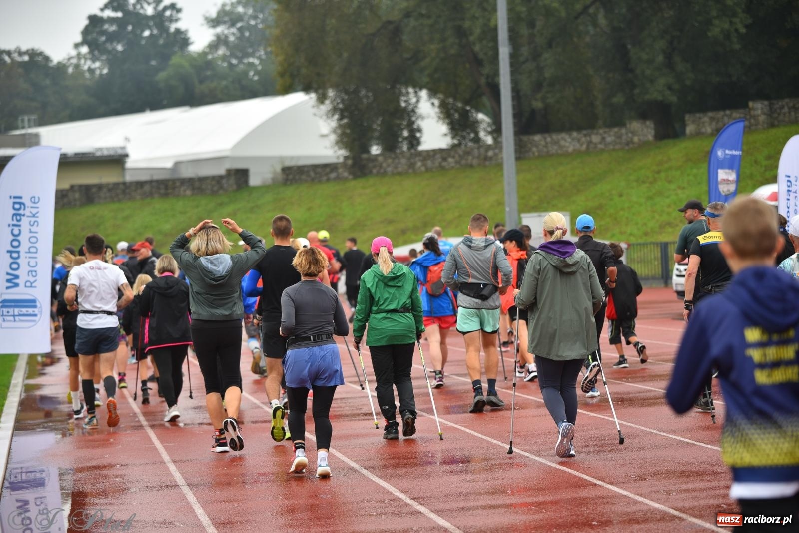 Zdjęcie w galerii na portalu naszraciborz.pl: Ruszyła 5. edycja Fun z EasyRun 24 Nonstop w Raciborzu wiadomości z regionu