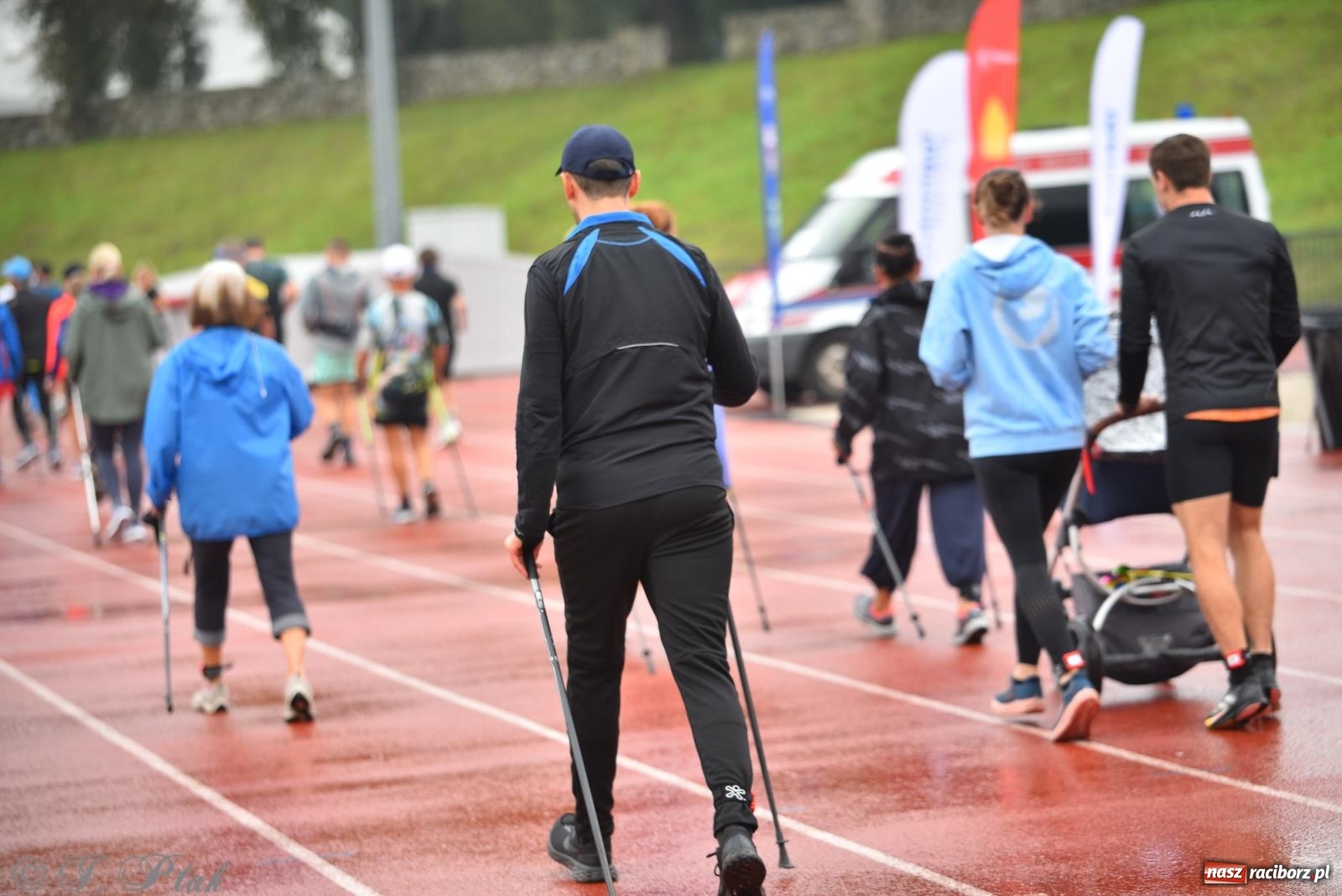 Zdjęcie w galerii na portalu naszraciborz.pl: Ruszyła 5. edycja Fun z EasyRun 24 Nonstop w Raciborzu wiadomości z regionu