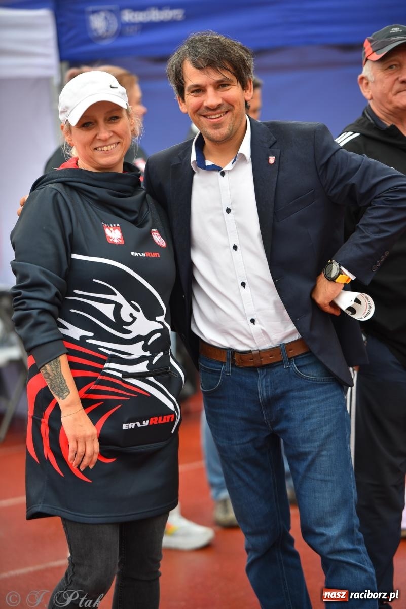 Zdjęcie w galerii na portalu naszraciborz.pl: Ruszyła 5. edycja Fun z EasyRun 24 Nonstop w Raciborzu wiadomości z regionu